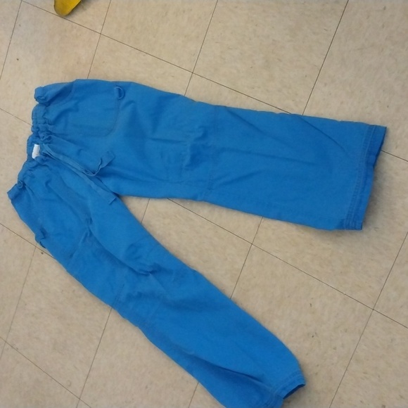 Size M koi scrub pants - Picture 2 of 4